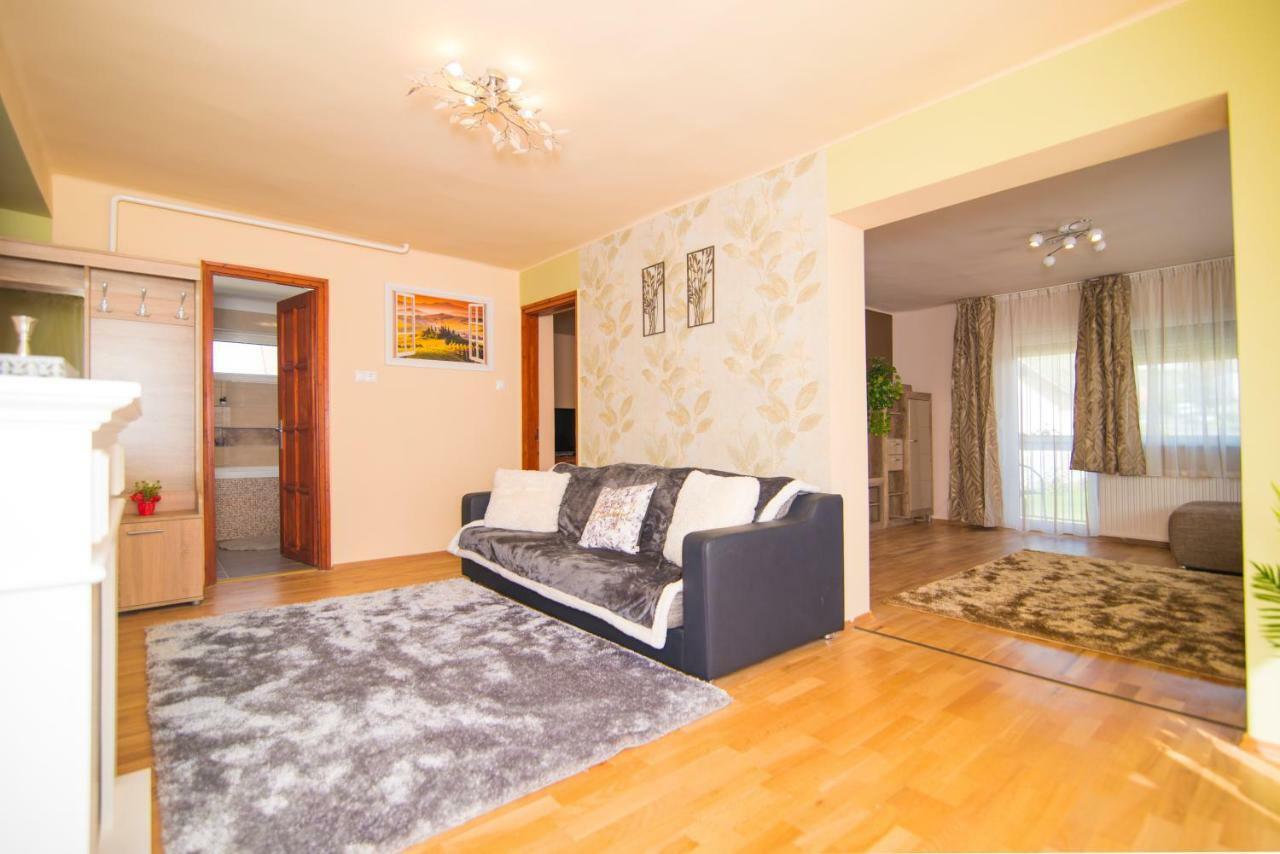 Oeskarszt Apartman Urkut Exterior foto